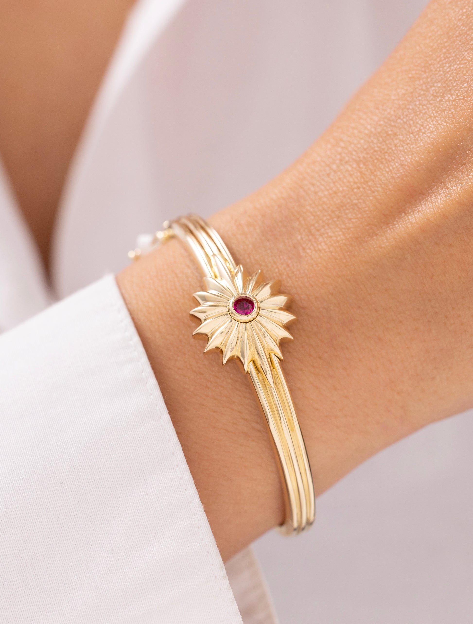 Cetaş Eterna Kırmızı Taşlı Altın Güneş 14 Ayar Altın Kelepçe