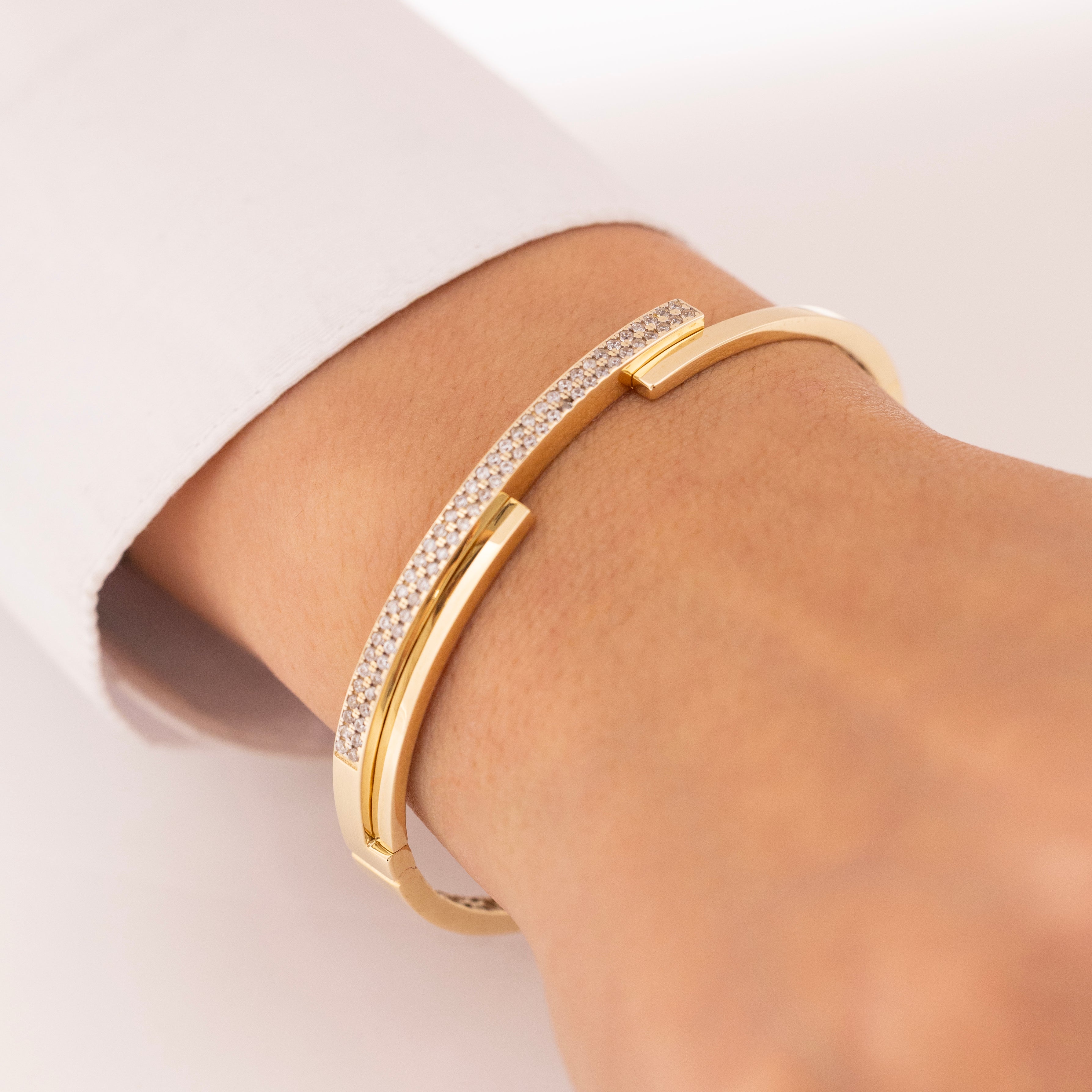 Cetaş Eterna Şerit Taşlı 14 Ayar Altın Kelepçe