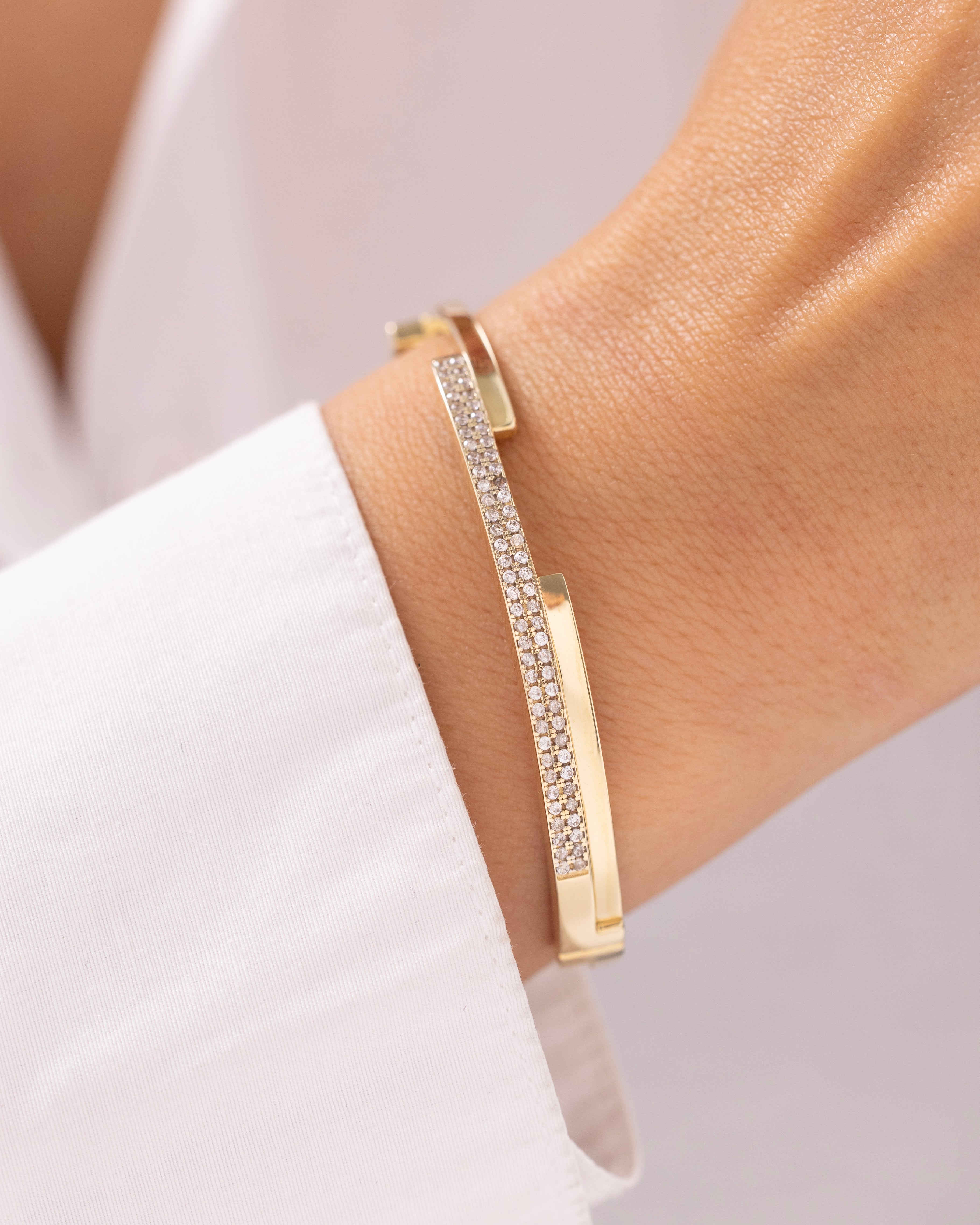 Cetaş Eterna Şerit Taşlı 14 Ayar Altın Kelepçe