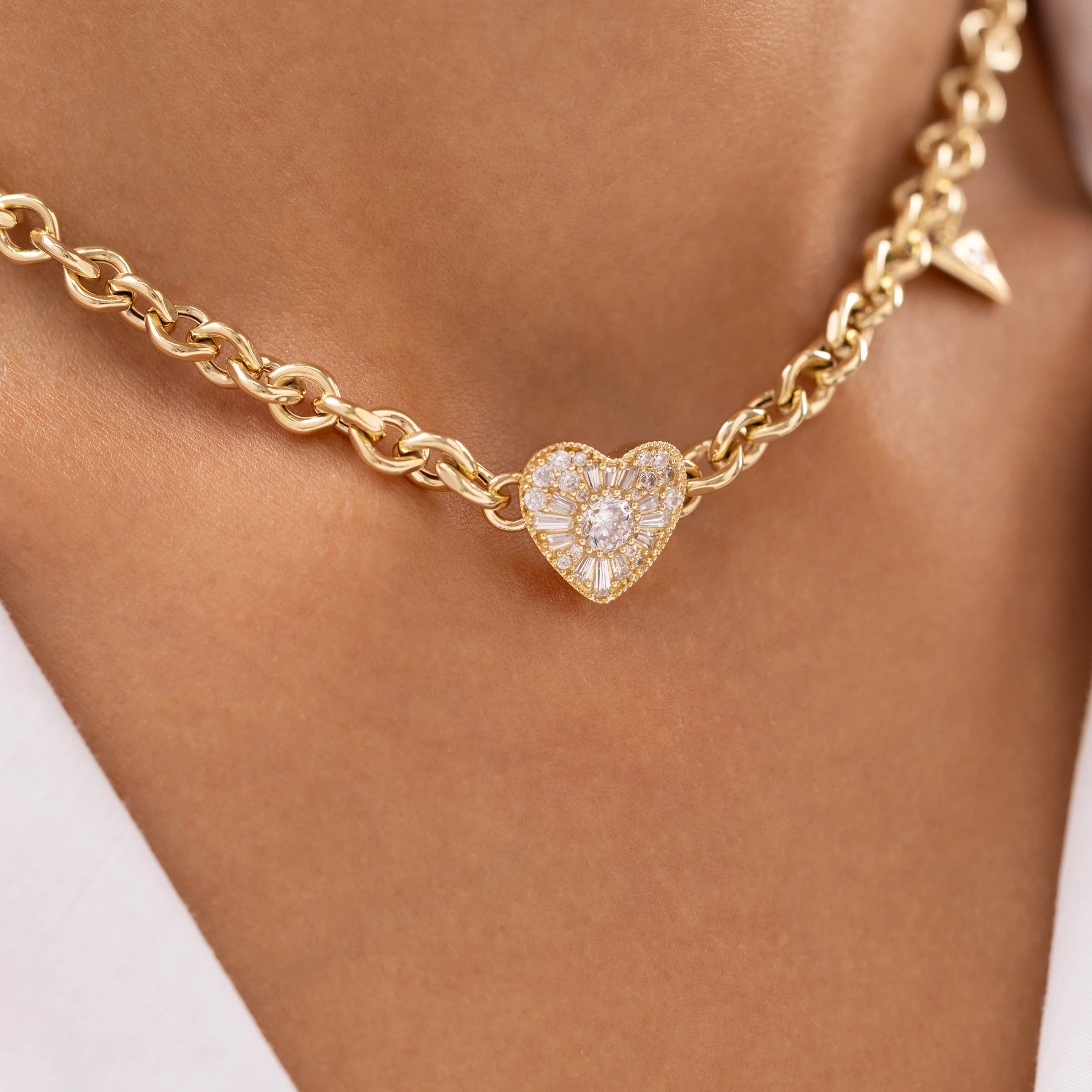 Genola GxÖ Kolyeksiyon Taşlı Kalpli 14 Ayar Altın Choker Kolye