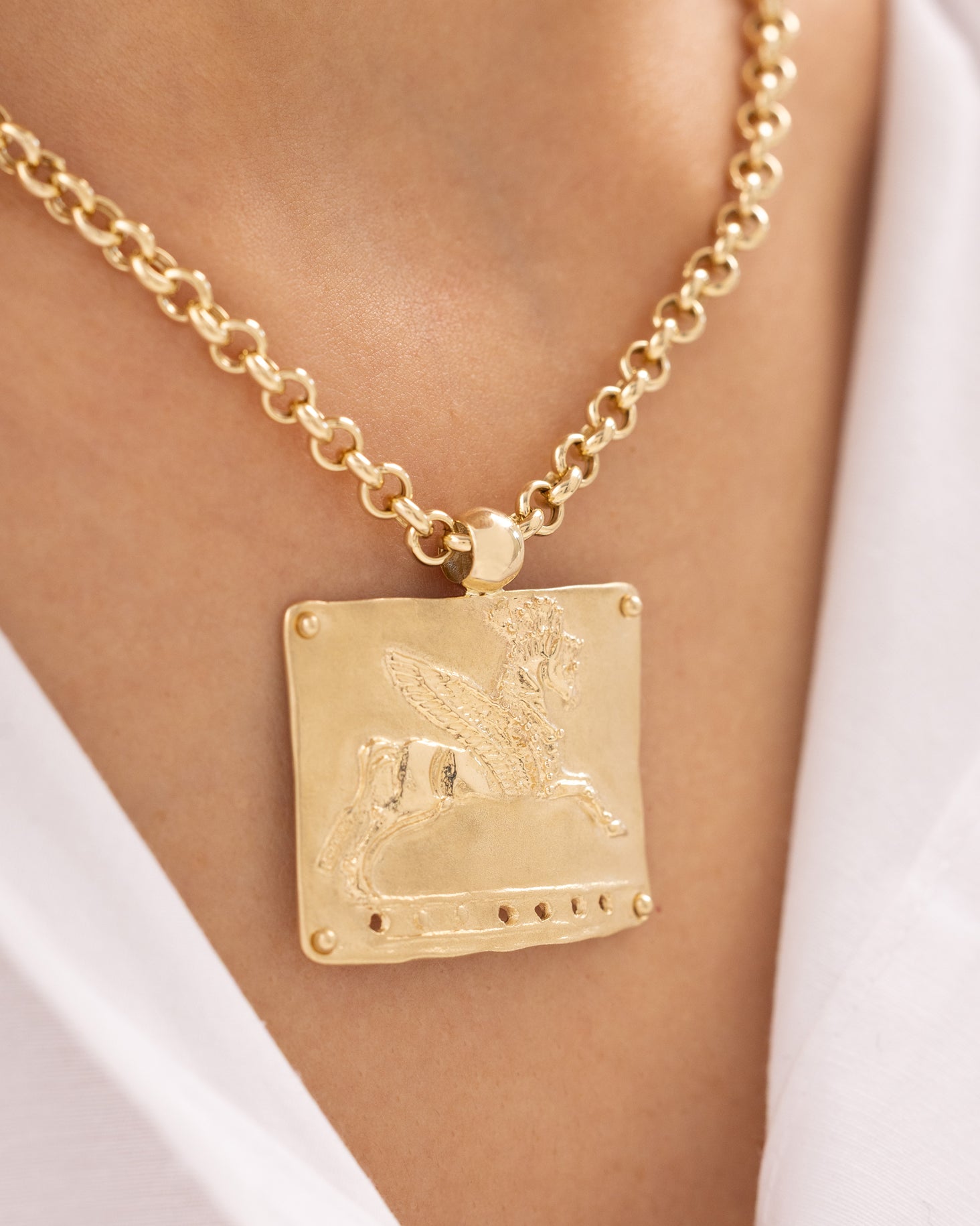 Cetaş Antik Kabartma At 14 Ayar Altın Kolye