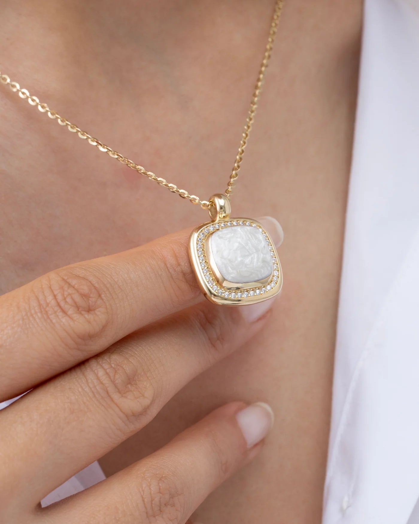 Cetaş Sedefli Taşlı 14 Ayar Altın Kolye