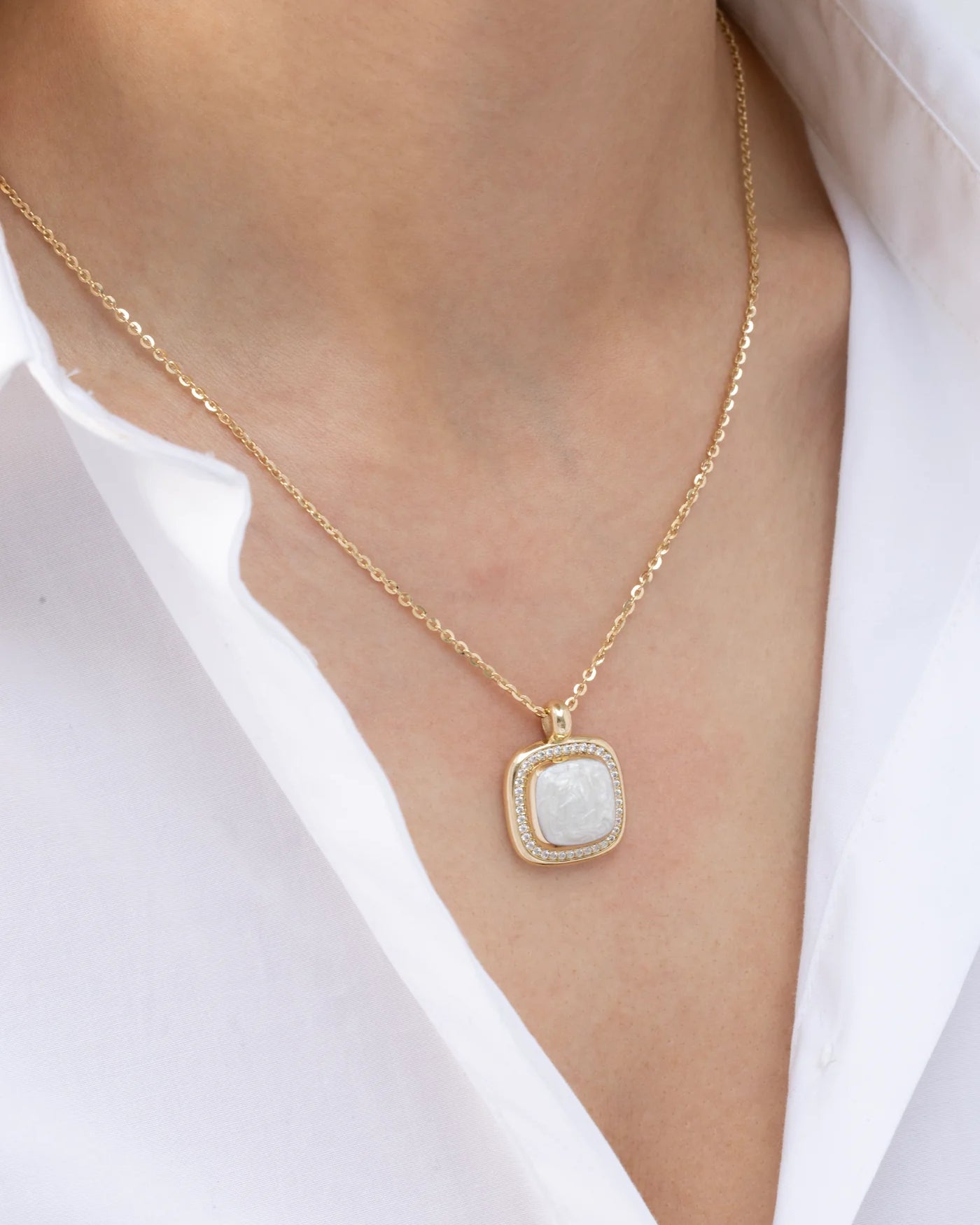 Cetaş Sedefli Taşlı 14 Ayar Altın Kolye