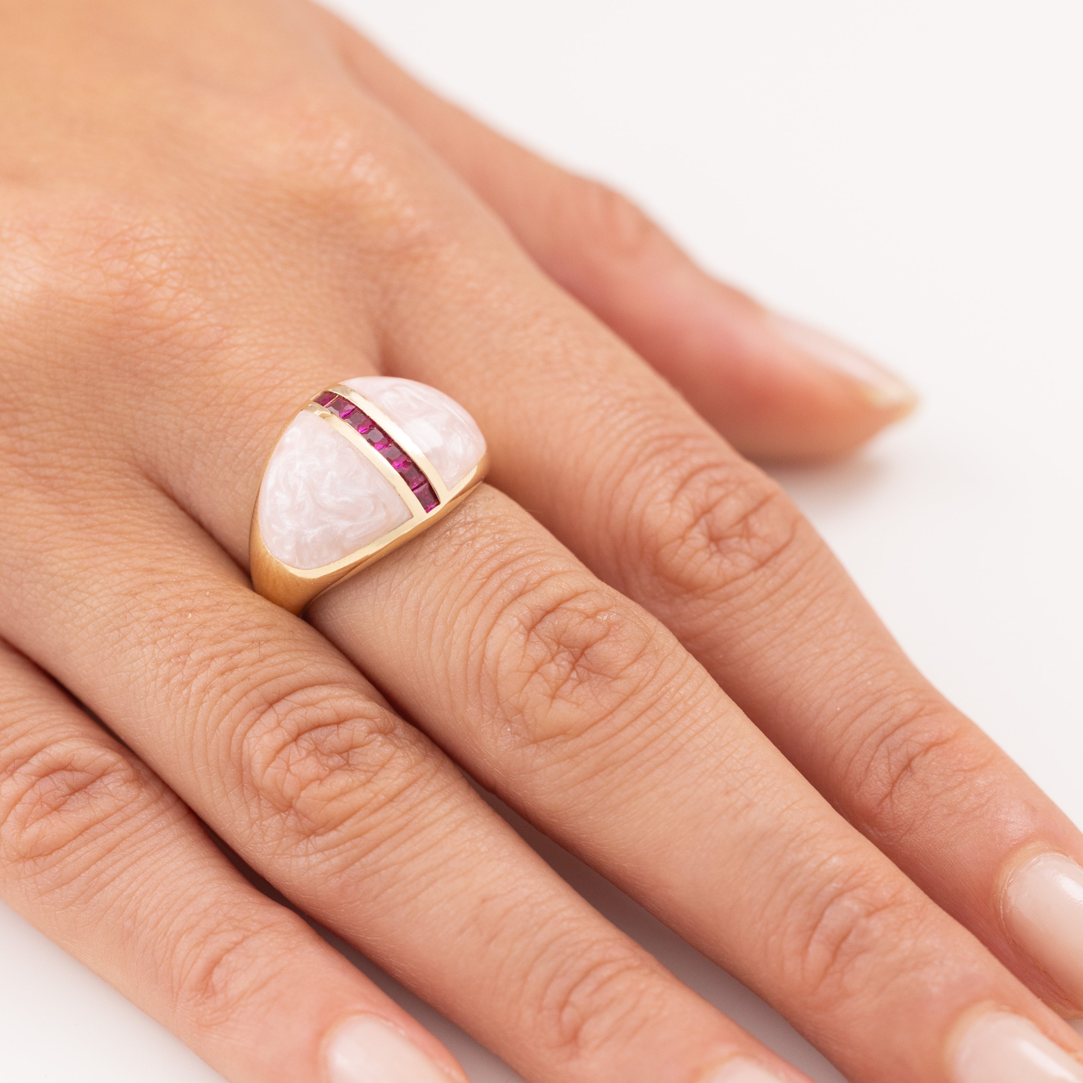 Cetaş Bombeli Sedef Üzeri Ruby Taşlı 14 Ayar Altın Yüzük