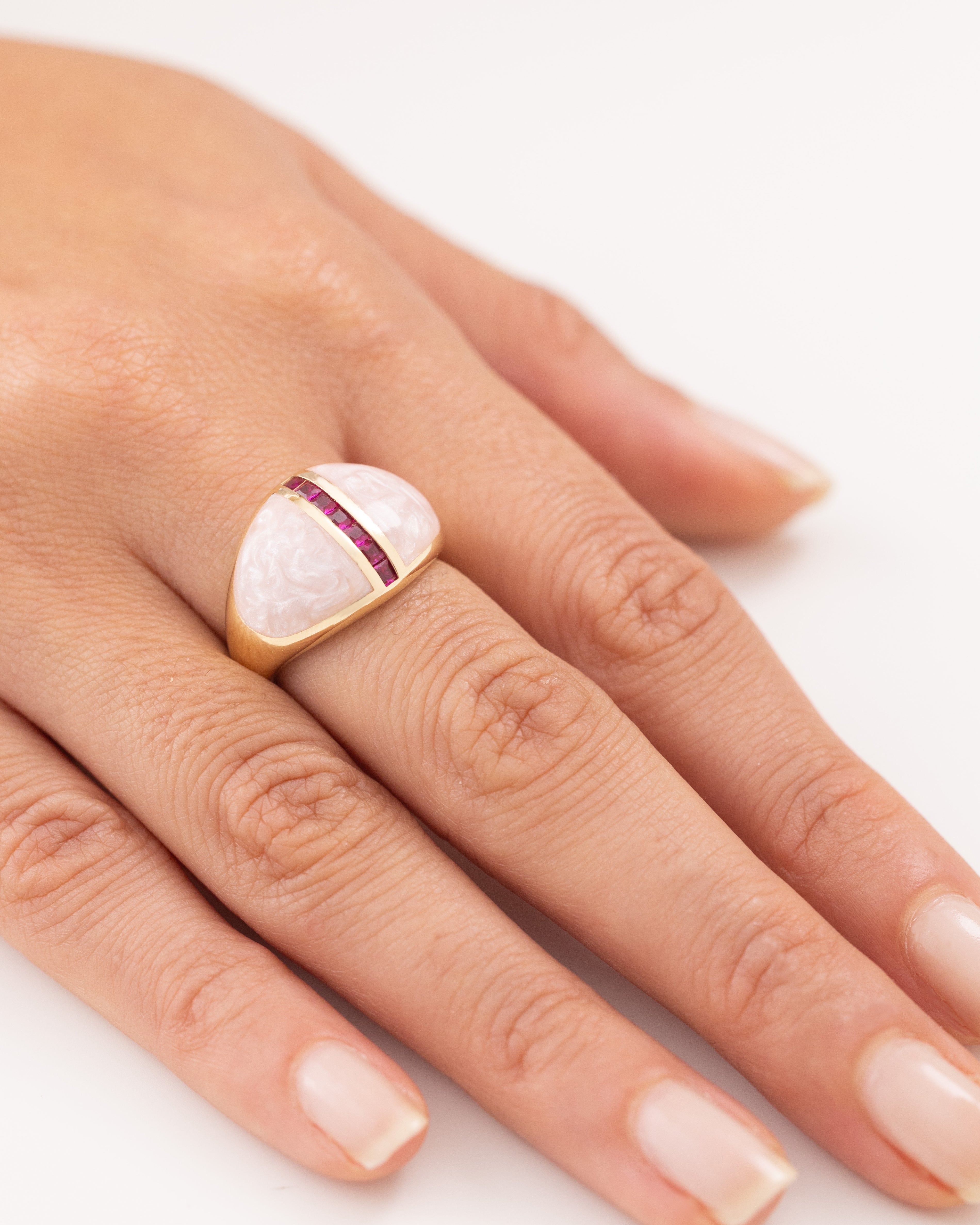 Cetaş Bombeli Sedef Üzeri Ruby Taşlı 14 Ayar Altın Yüzük