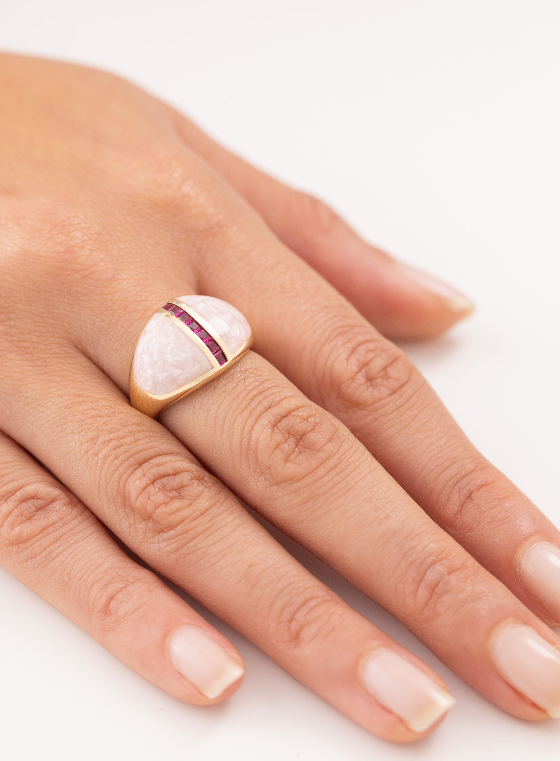 Cetaş Bombeli Sedef Üzeri Ruby Taşlı 14 Ayar Altın Yüzük