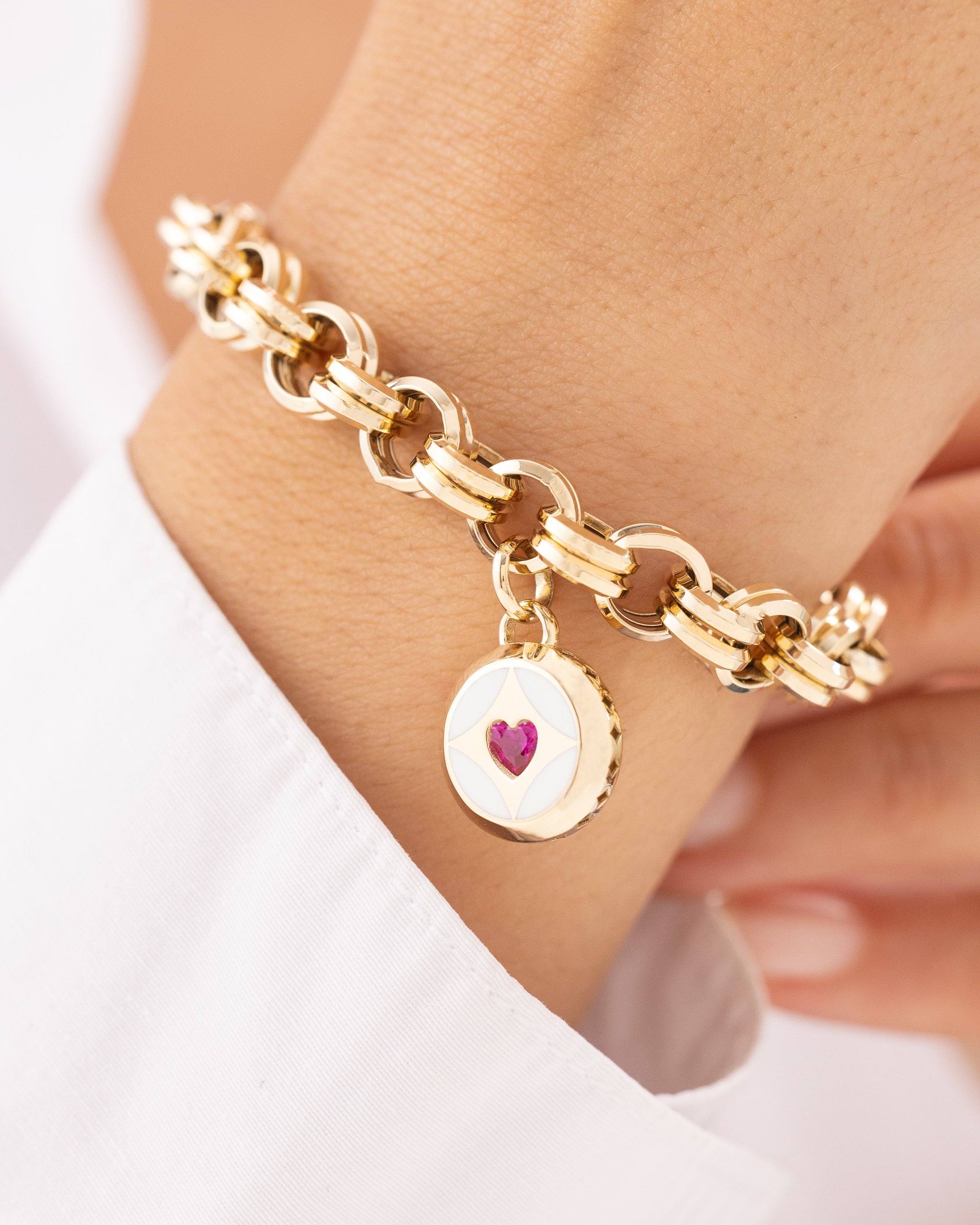 Cetaş Kırmızı Kalpli Mineli Kalın Zincirli 14 Ayar Altın Bileklik