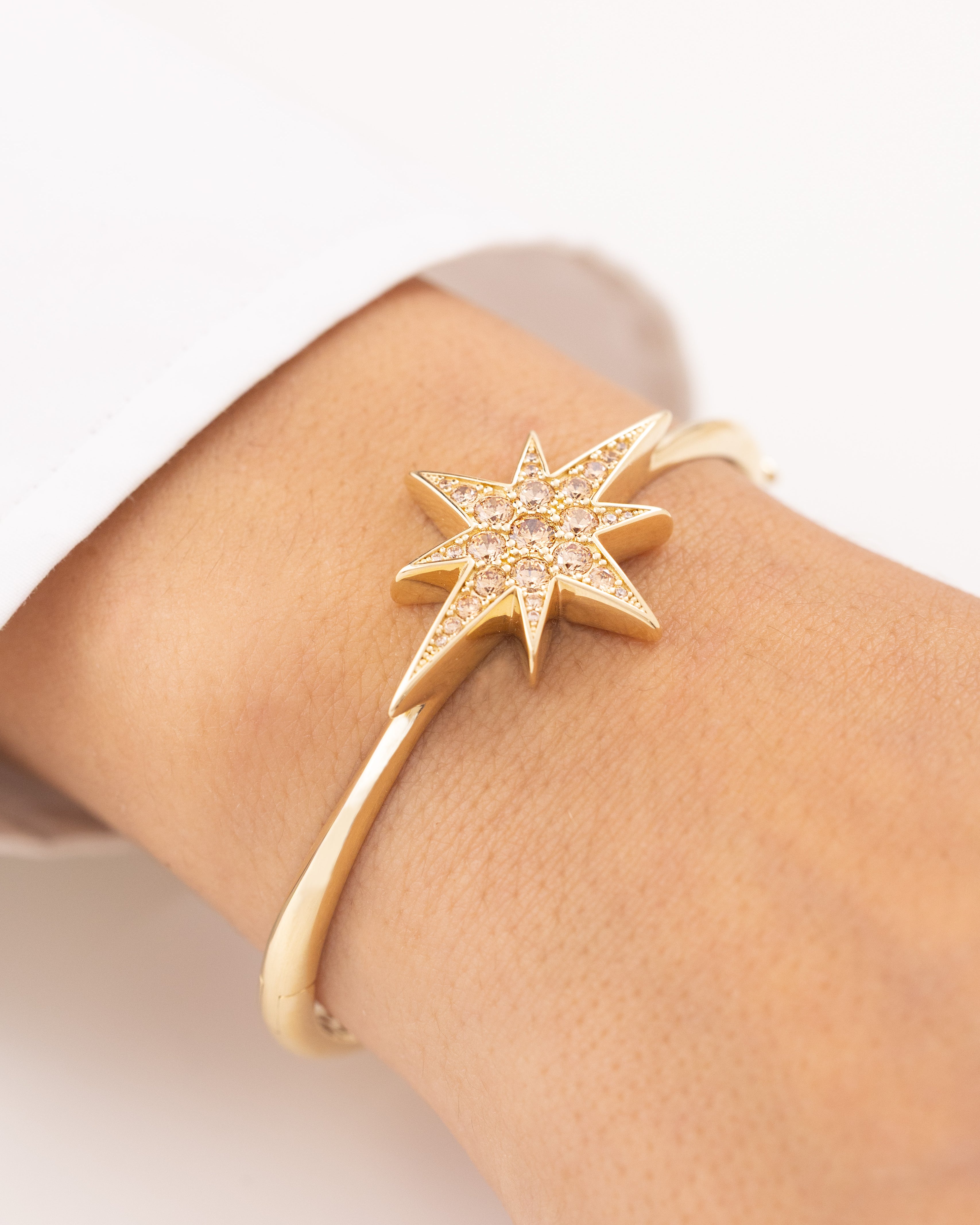 Cetaş Taşlı Yıldız 14 Ayar Altın Kelepçe