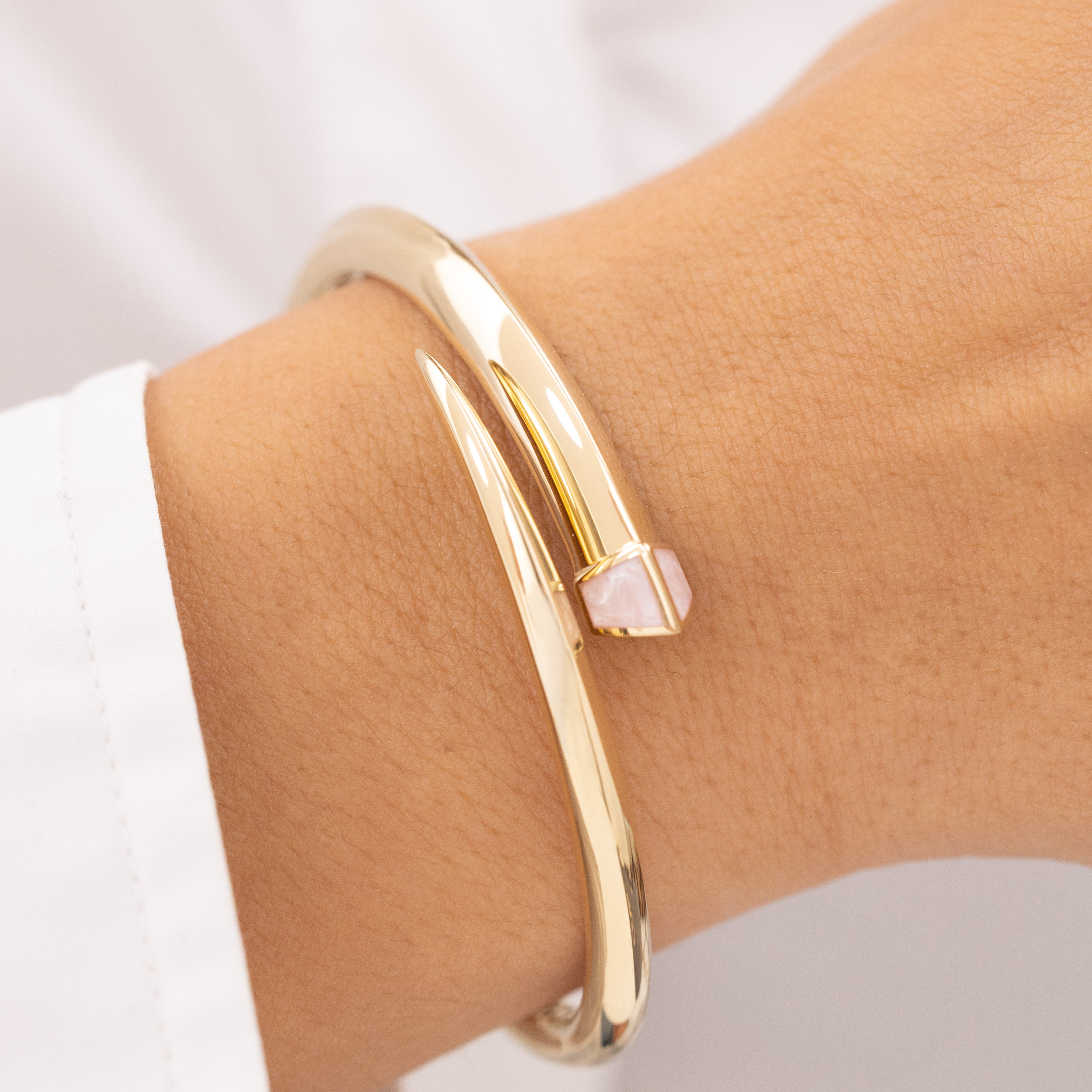 Cetaş Pembe Mineli Küp 14 Ayar Altın Kelepçe