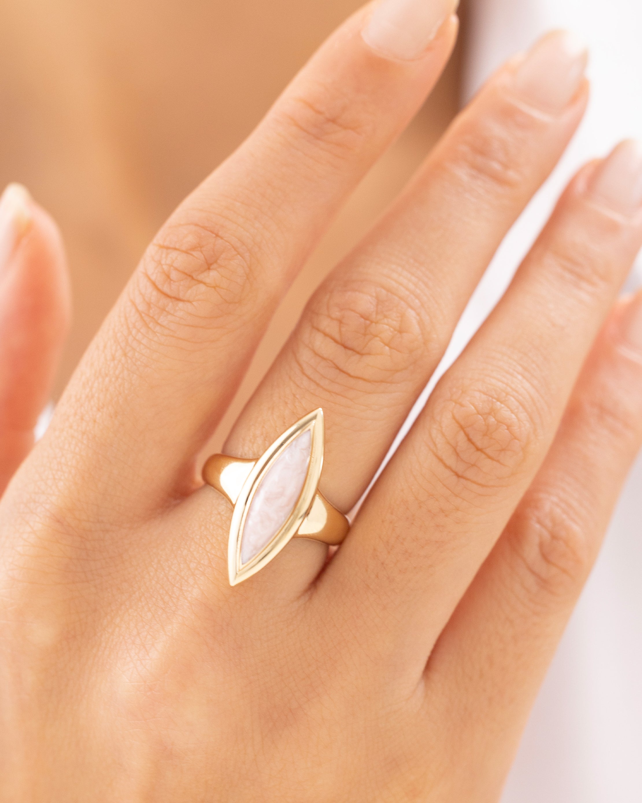 Cetaş Sedefli Marquise Form 14 Ayar Altın Yüzük