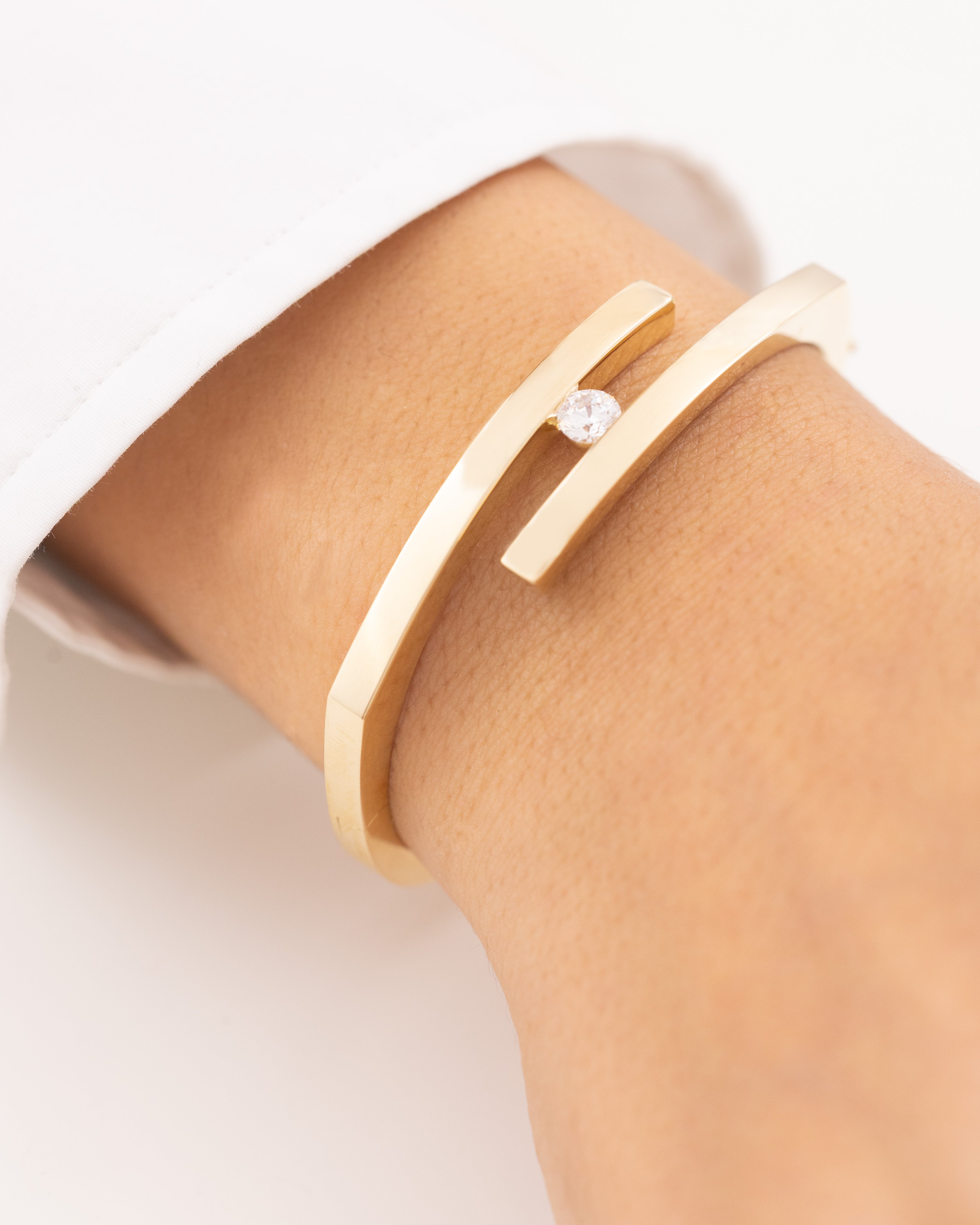 Cetaş Tek Taşlı Modern 14 Ayar Altın Kelepçe