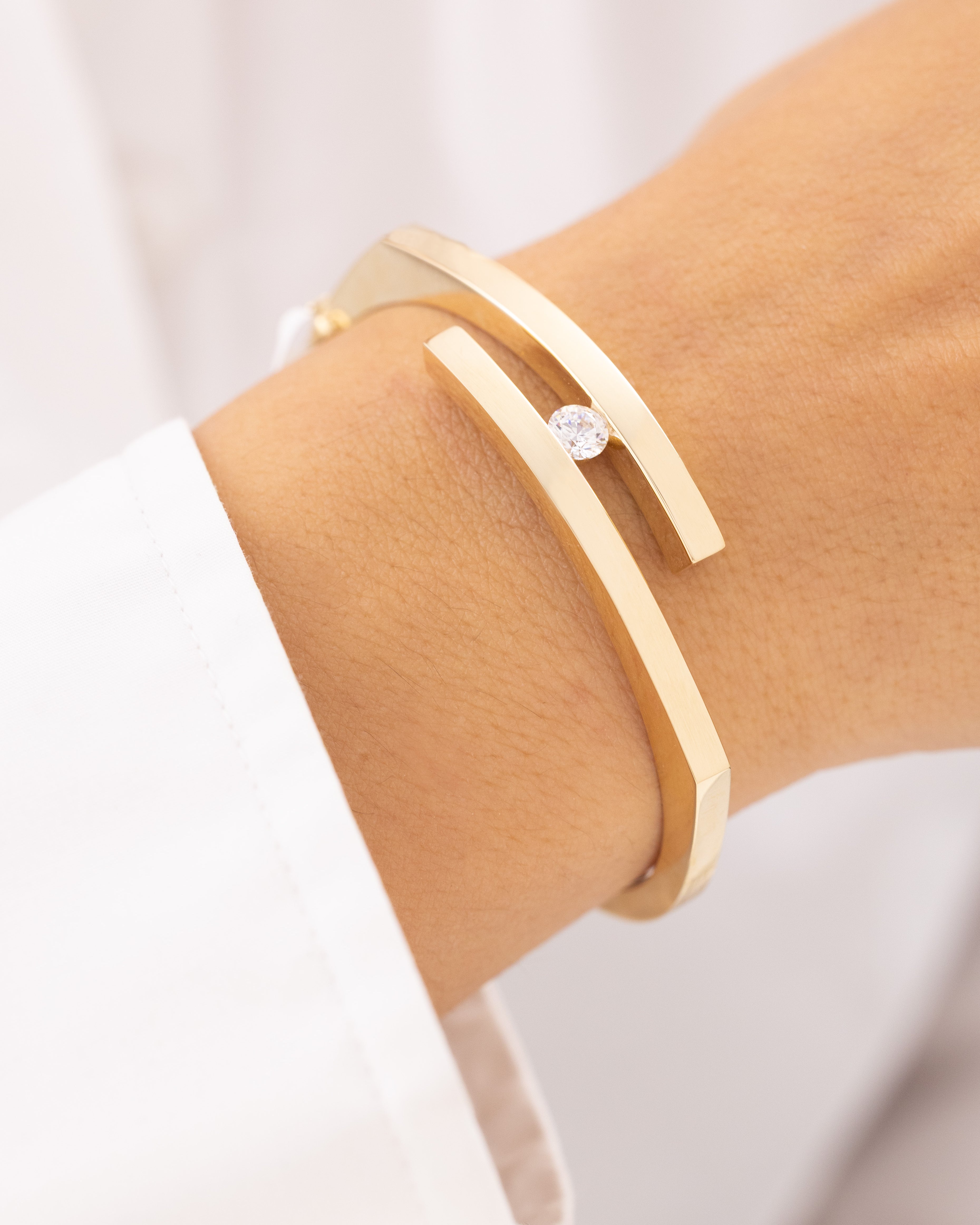 Cetaş Tek Taşlı Modern 14 Ayar Altın Kelepçe