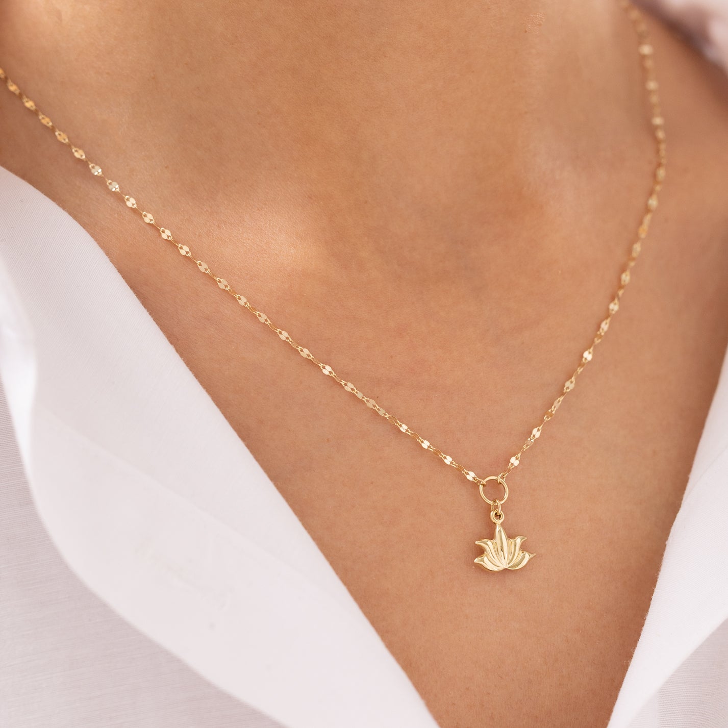 Minimal Lotus 14 Ayar Altın Kolye
