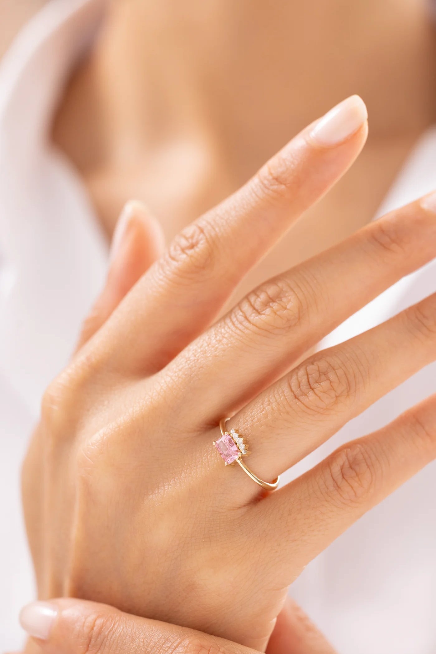 Minimal Pembe Baget Taşlı 14 Ayar Altın Yüzük