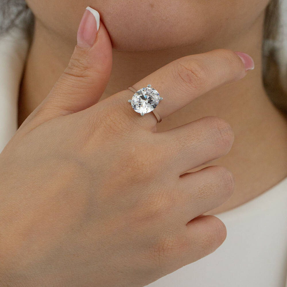 Oval Zarafet Tektaş 8 Ayar Altın Yüzük