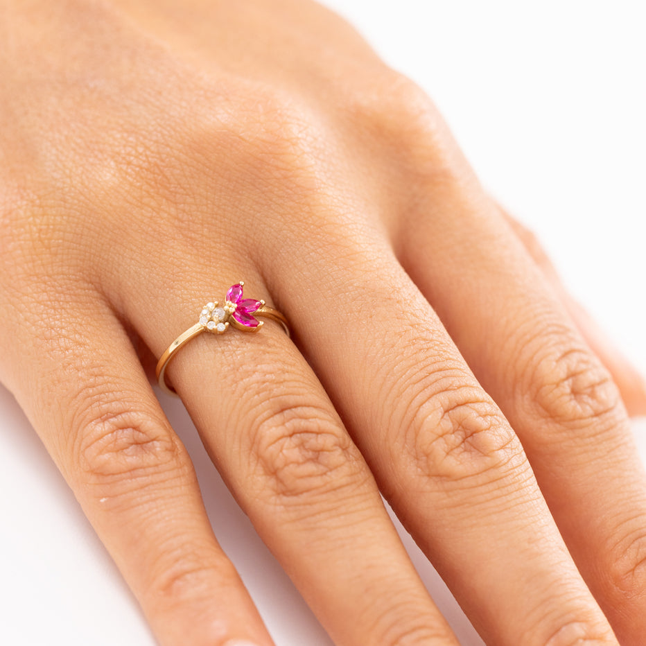 Romantik Pembe Taşlı Çiçek 14 Ayar Altın Yüzük