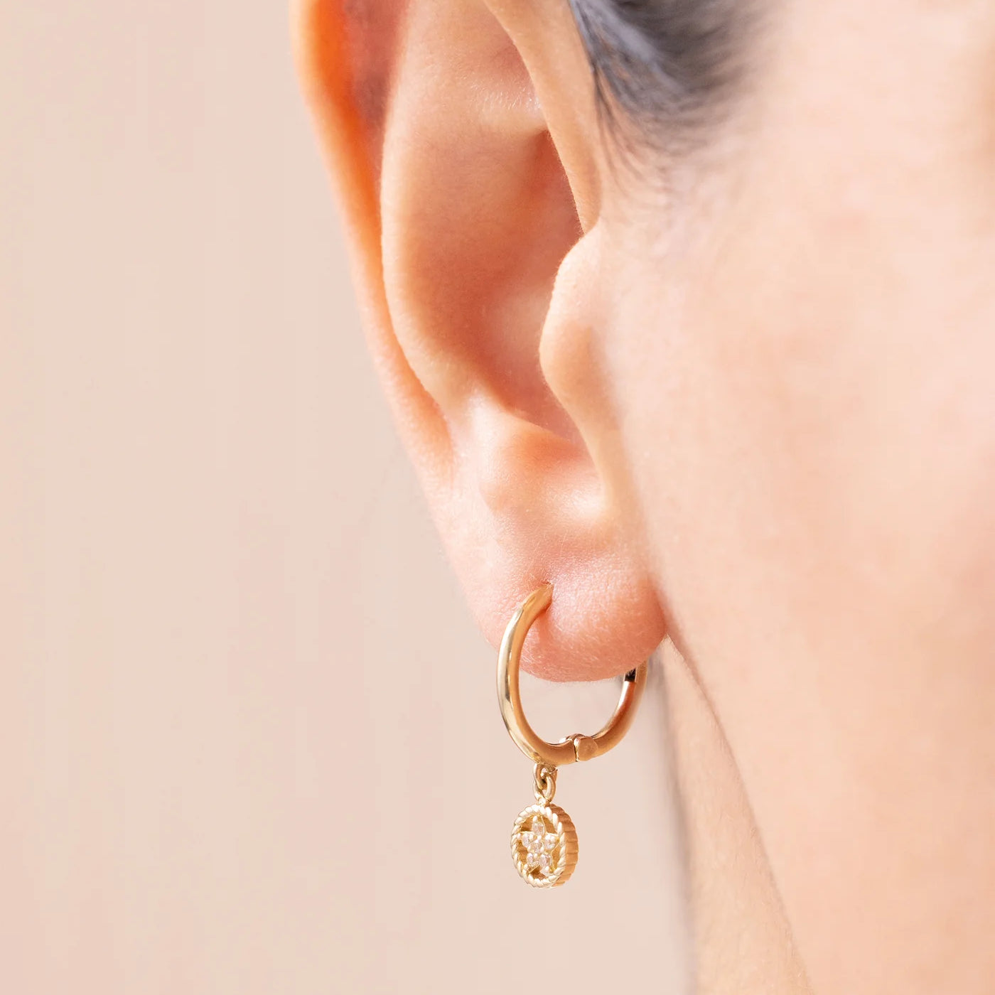 Taşlı Charm Sallantılı 14 Ayar Altın Küpe