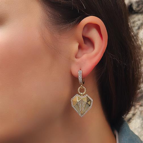 Taşlı Kalp Sallantılı Altın Küpe