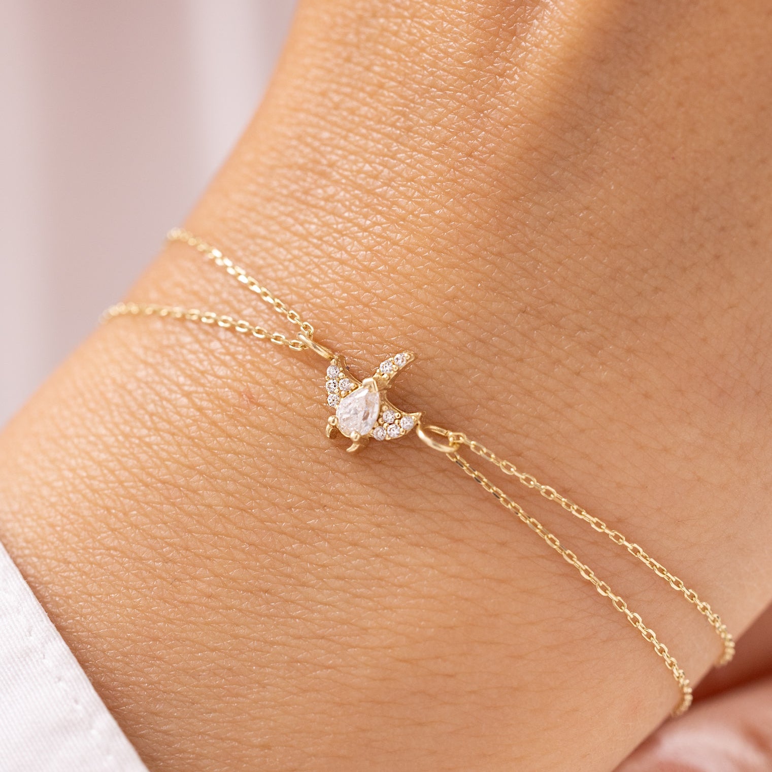 Taşlı Zümrüt Kuşu Çift Zincirli 14 Ayar Altın Bileklik