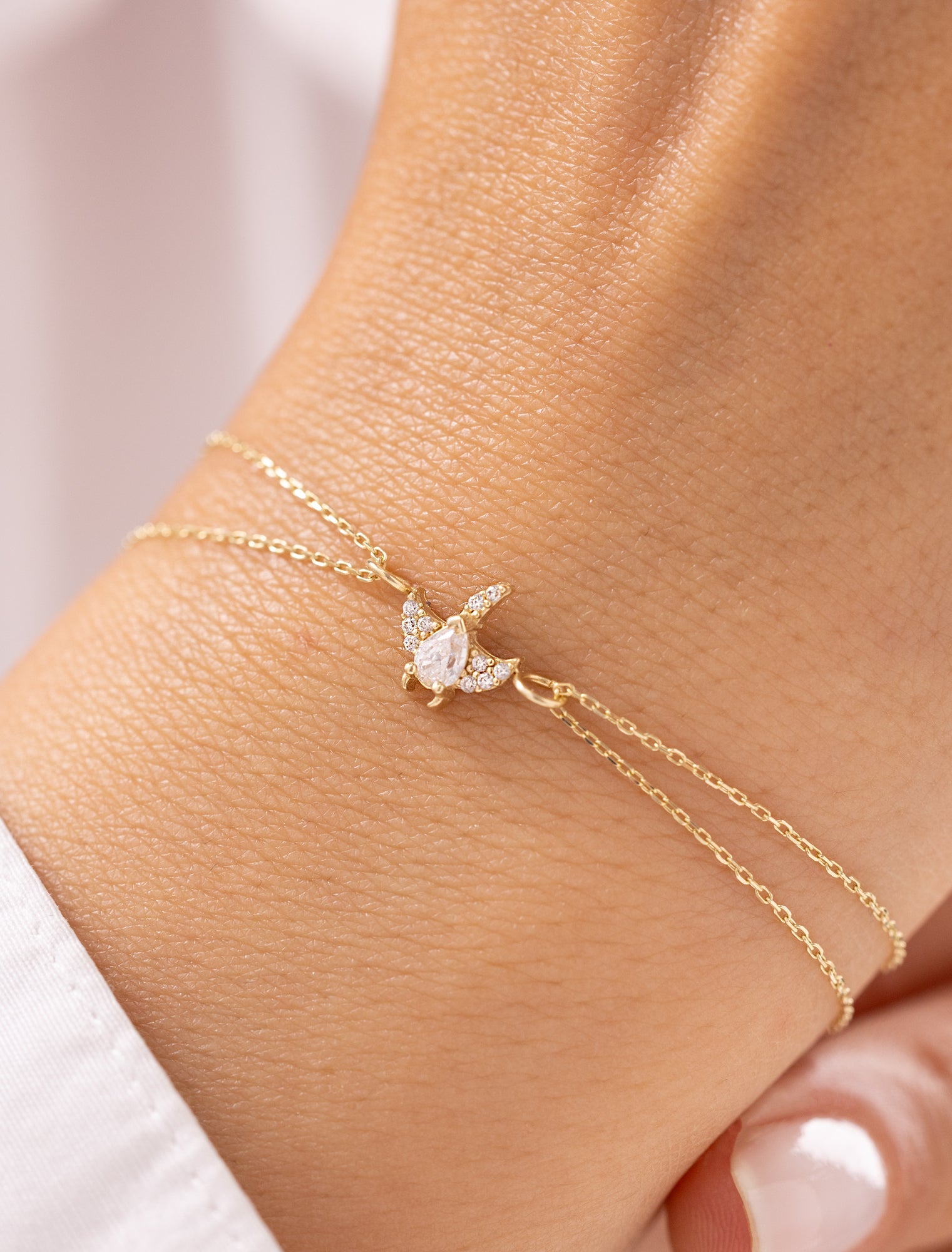 Taşlı Zümrüt Kuşu Çift Zincirli 14 Ayar Altın Bileklik